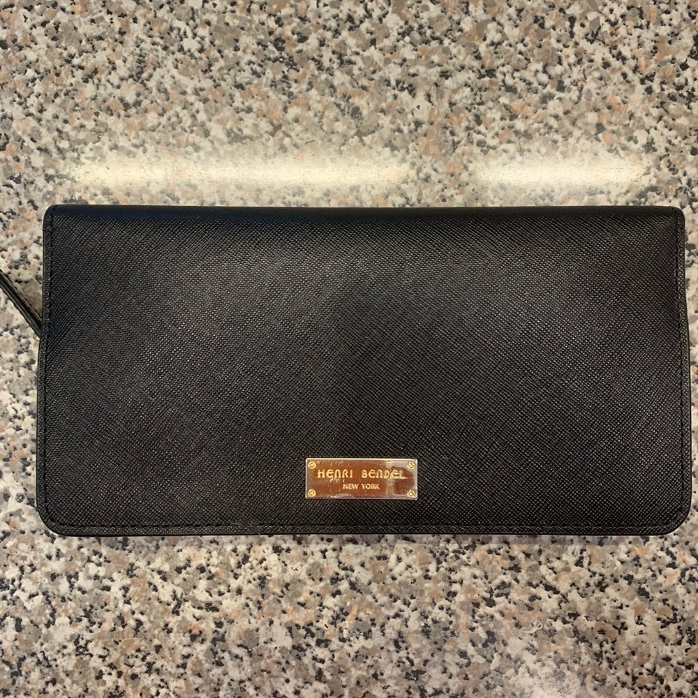 COPY - Henri Bendel Bkack wallet